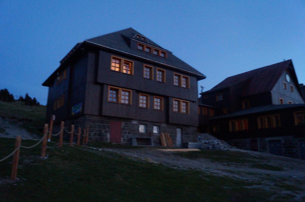 Schronisko Pttk Hala Szrenicka Hostel Шклярска Поремба Екстериор снимка