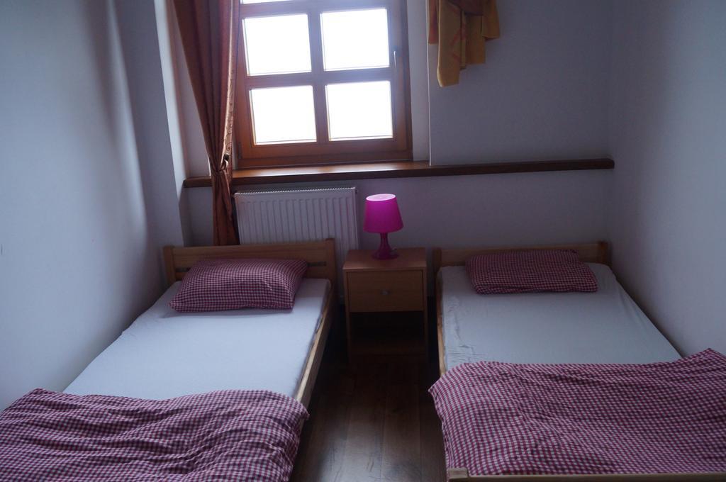 Schronisko Pttk Hala Szrenicka Hostel Шклярска Поремба Стая снимка
